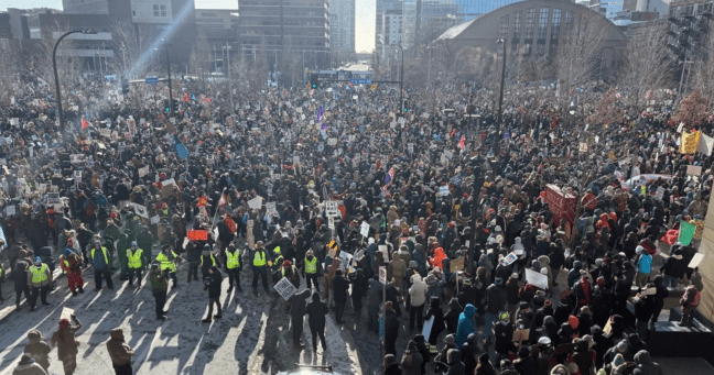 Control de multitudes: apaciguamiento, vanguardismo y la huelga general. Un análisis desde las Ciudades&nbsp;Gemelas